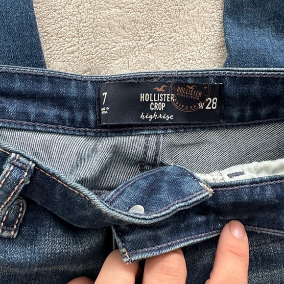 Hollister crop jeans size 7 - Picture 3 of 3